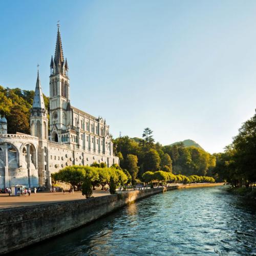 Lourdes: Entre Histoire et Religiosité