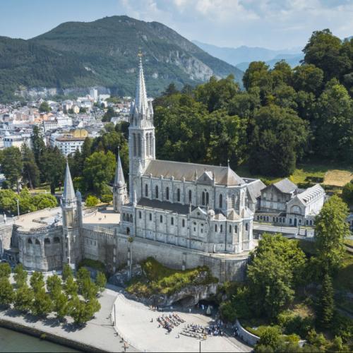 Lourdes: Entre Histoire et Religiosité