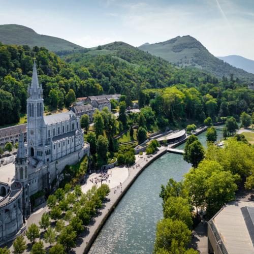 Lourdes: Entre Histoire et Religiosité