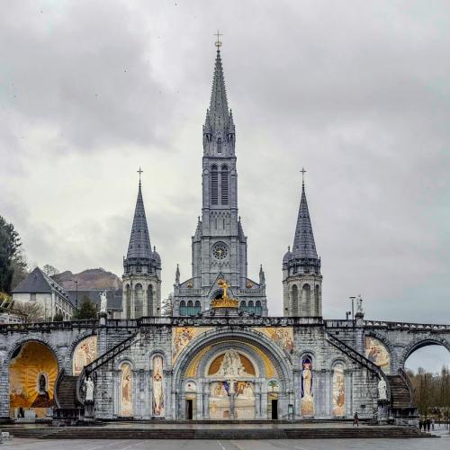 Lourdes: Entre Histoire et Religiosité